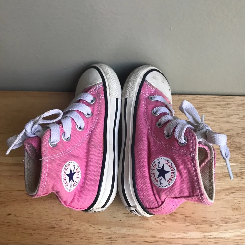 Converse All-Star Chuck Taylor High-Tops Pink Size: US Toddler 6 EUR 22 CM 13